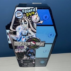 Monster high Frankie stein skullimates secrets doll
